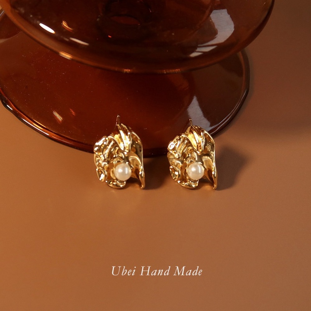 Ubei folds pearl earring